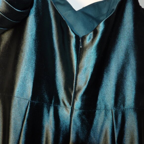 Staycees Emerald Green Beaded Neckline Formal Dress Sz 8 - Picture 8 of 9